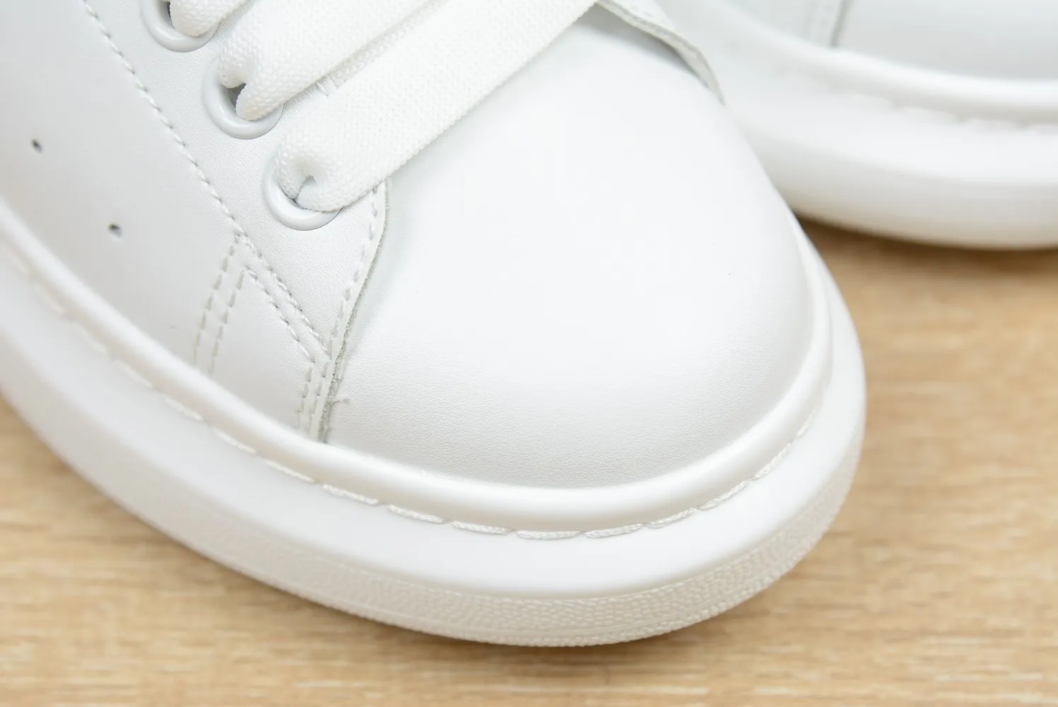 Factory direct sales p480🐘🐘Women's shoes, women's clothing, Mc Queen, cowhide, blue tail velvet 35-44 ‼ ️‼ ️ Alexa**er McQue**n Paris Fashion Week latest casual fashion sneakers high version ❗️❗️ Variety of fashion and different styles experience ‼ ️‼ ️Female size 34-40 Men’s size 38-44 Comes with full counter packaging